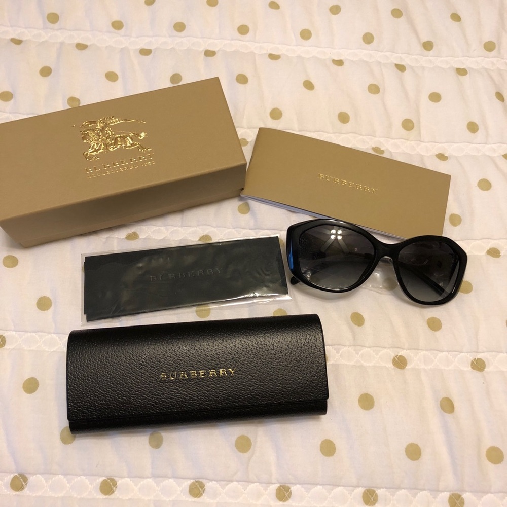 Burberry sunglasses 😎